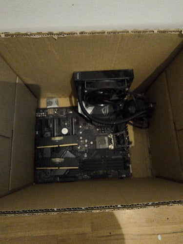 Intel i9-9900K, ASUS Z390-F, 64 GB RAM och vattenkylning – 4 900 kr