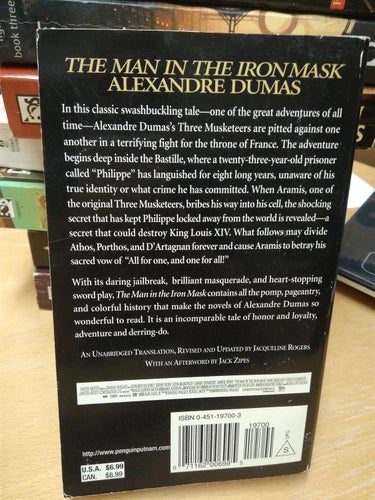 The man in the iron mask by Alexandre Dumas. bok, pocket. Very Fine plus