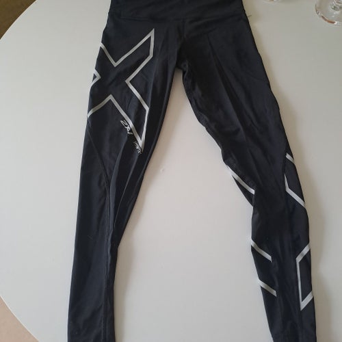 2XU svarta träningstights, storlek S