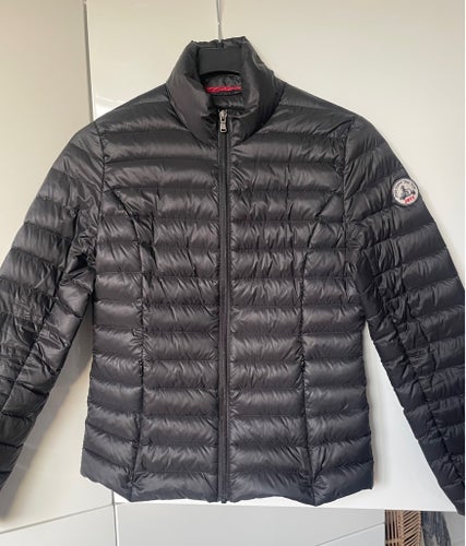 JOTT “Just Over The Top” dunjacka svart dam S – snygg & lätt!