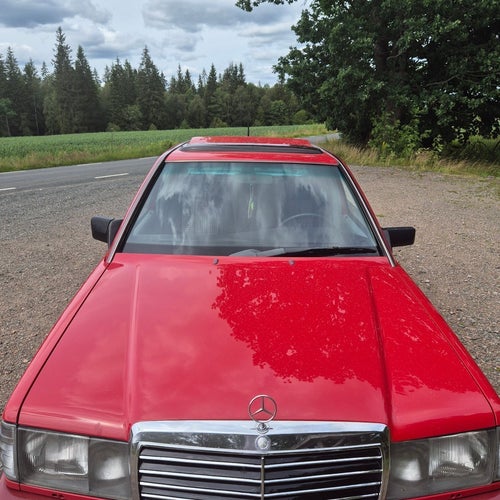 Mercedes 190 2.5L Diesel.