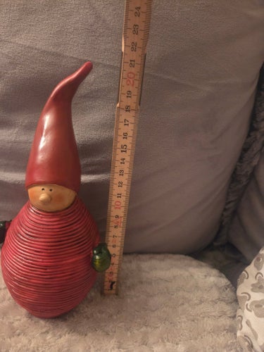 Tomtefigur i rött och grönt, 23 cm hög