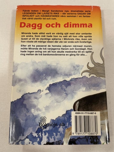 Dagg och dimma | Margit Sandemo | Legenden om Ljusets rike | Inbunden