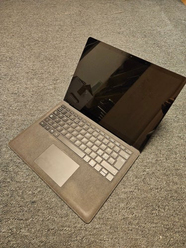 Microsoft Surface Laptop - 13,5" - i7-8650U / 256SSD