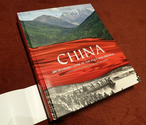 China / Kina: An Intimate Look at the Past and Present, 2016. 400 sidor, som ny