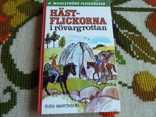 HÄST FLICKORNA I RÖVARGROTTAN, S. MARTINSON, 1983, BOK