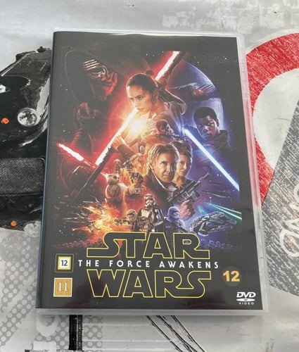 STAR WARS VII THE FORCE AWAKENS (2015) SVENSK UTGÅVA I MKT FINT SKICK!