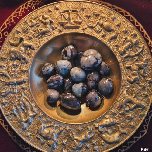 Trumlad Smaragd kristall- sten, wicca, pagan, häxkonst, meditation, witch