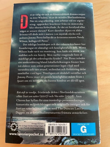 Rött stoft av Ann Cleeves, 2010