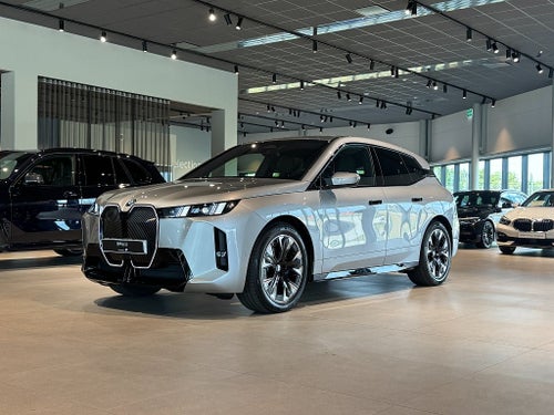 BMW iX xDrive60, 544hk, 2026