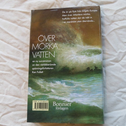 Över mörka vatten av Ken Follett, 1993