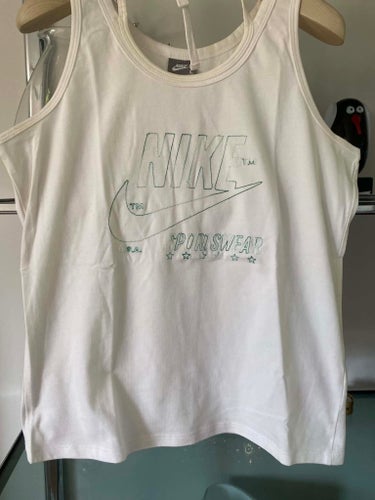 Nike vit linne, storlek L Oanvänt