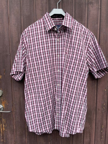 Peak Performance röd, vit skjorta, strl XL