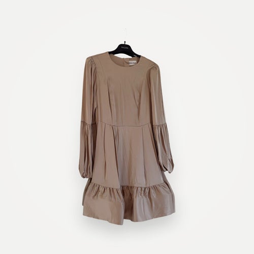 Malina Jasmine Ruffled Mini-klänning NWT