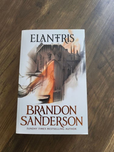 Elantris av Brandon Sanderson, publicerad 2006
