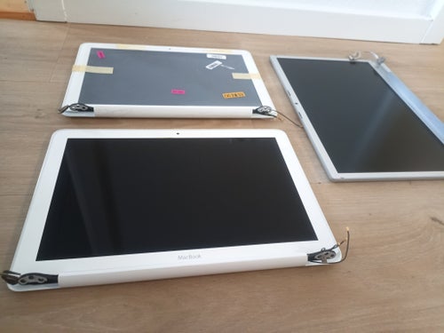 Set 3x Apple MacBook and MacBook Pro Displays / LCD Display Assembly / Top Case