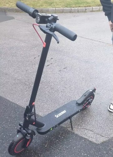 500W 10Ah 35km/h 40km räckvidd elektrisk skoter med APP, hopfällbar elsparkcykel