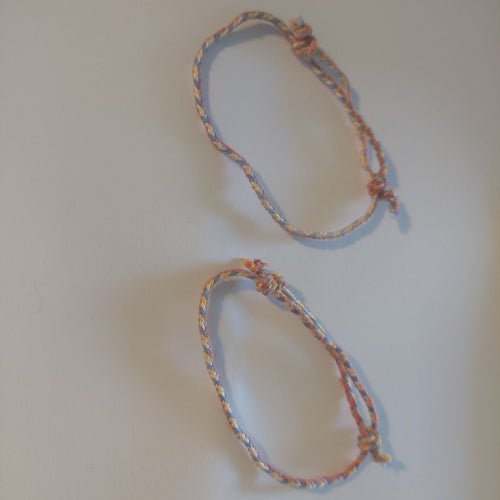Två handgjorda flätade rep-armband