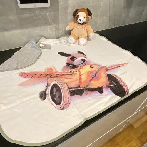 NYHET! Lasse Åberg filt, motiv "flygande hund"