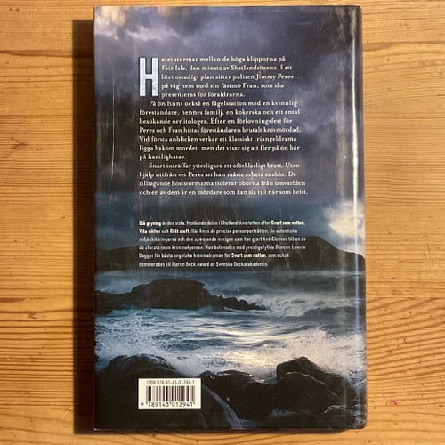 Blå gryning av Ann Cleeves, 2010, kriminalroman, inbunden, förstaupplaga