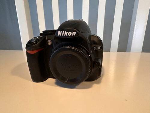 Nikon D3100 med AF-S NIKKOR 18–55mm objektiv