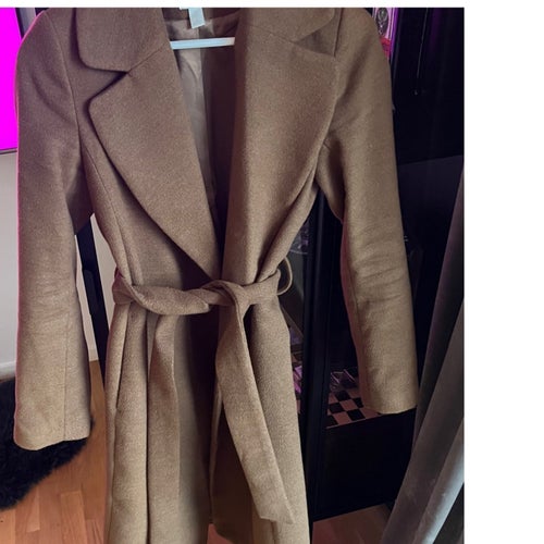 H&M brun kappa med bälte storlek 32