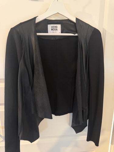Vero Moda svart kavaj, storlek XS
