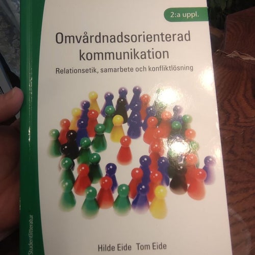 Omvårdnadsorienterad kommunikation av Hilde Eide och Tom Eide, 2004