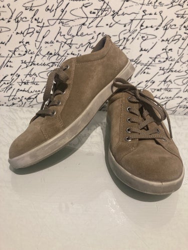 Ecco Sneakers - Beige, mockaskinn i storlek 39.