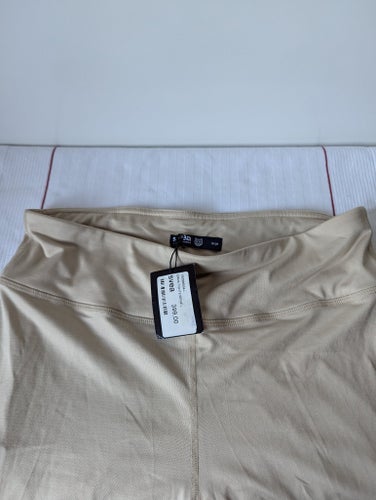 Nya leggings/träningsbyxor Emma tights från Svea i färgen beige och i storlek L