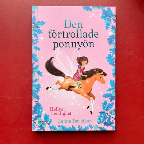 DEN FÖRTROLLADE PONNYÖN Hollys hemlighet Zanna Davidson 2019