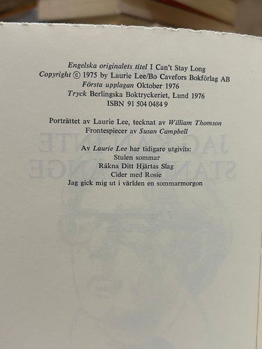 Jag kan inte stanna längre av Laurie Lee. Bok. Very good plus