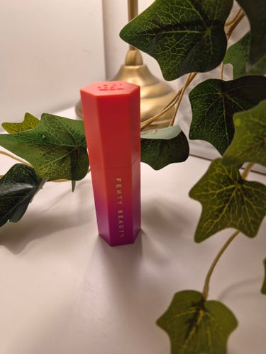 Det virala trendiga Fenty Beauty Match Stix Shimmer Skinstick Strawberry Pop