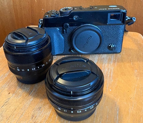 Fujifilm X-Pro1 med två objektiv