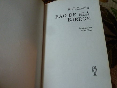 BAG DE BLÅ BJERGE, A. J. CRONIN, BOK, DANSK