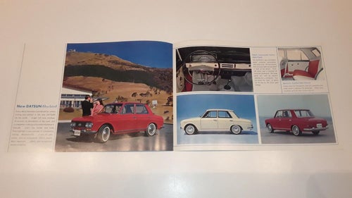 Datsun Bluebird 4 sidor tryckt 1964 engelsk text