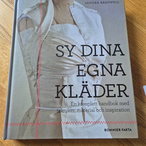 Bok - Sy dina egna kläder av Sandra Bardwell, 2012