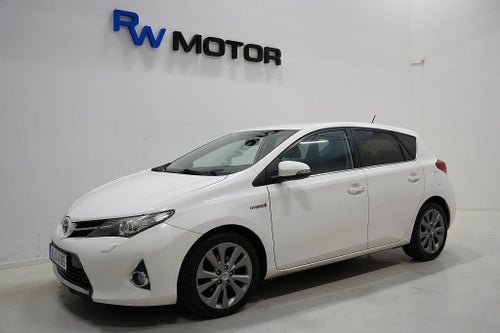 Toyota Auris Hybrid e-CVT, 136hk, 2014