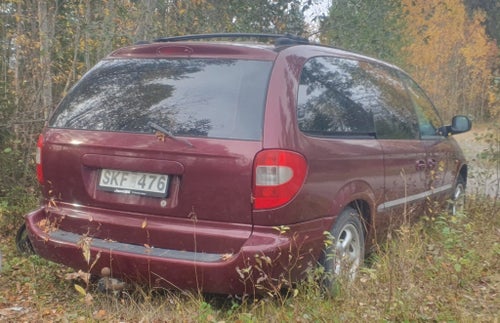 Chrysler Voyager 2.4 manuell 2002 komplett bil dålig/trasig motor