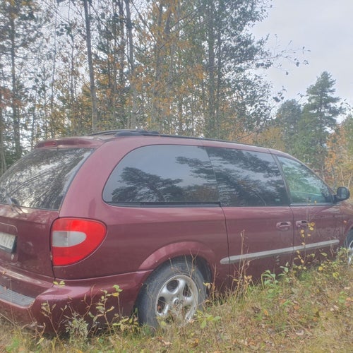Chrysler Voyager 2.4 manuell 2002 komplett bil dålig/trasig motor