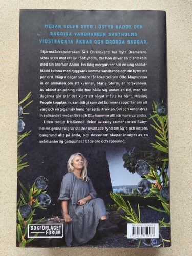Carin Hjulström - Ett lik för mycket (Säbyholms gröna fingrar 3) INBUNDEN