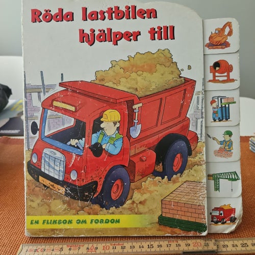 Röda lastbilen hjälper till av Roy Barnes, 2003