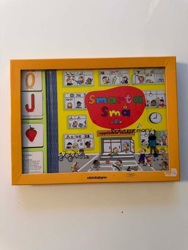 Smarta små - Upptäcker skolan (Bok och Memory) Komplett!