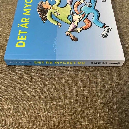 Det är mycket nu (Häftad)(Svenska)