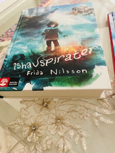 Ishavspirater av Frida Nilsson & Sune i Grekland av Anders Jacobsson
