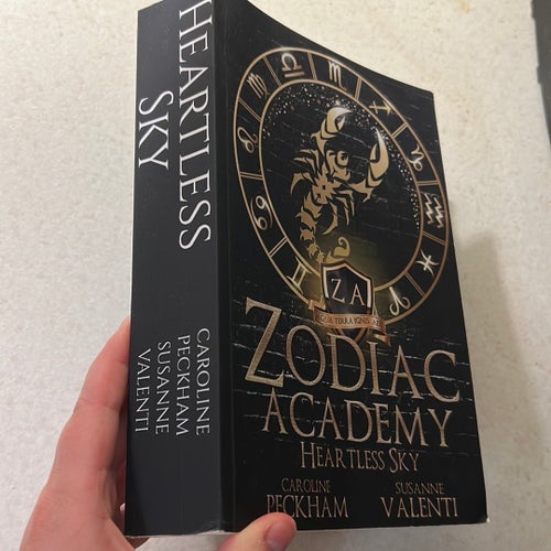 Ny oläst Zodiac Academy: Heartless Sky av Caroline Peckham och Susanne Valenti