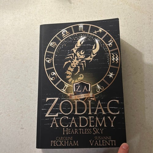 Ny oläst Zodiac Academy: Heartless Sky av Caroline Peckham och Susanne Valenti