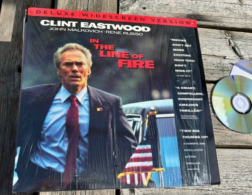 In the Line of Fire - Deluxe Widescreen Version - Laserdisc