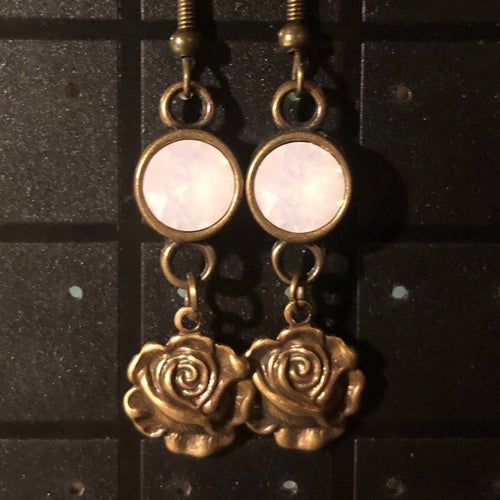 Utsökta örhängen med rosor och rosa Swarovskikristaller