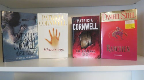 3 böcker Patricia Cornwell 1 bok Danielle Steel